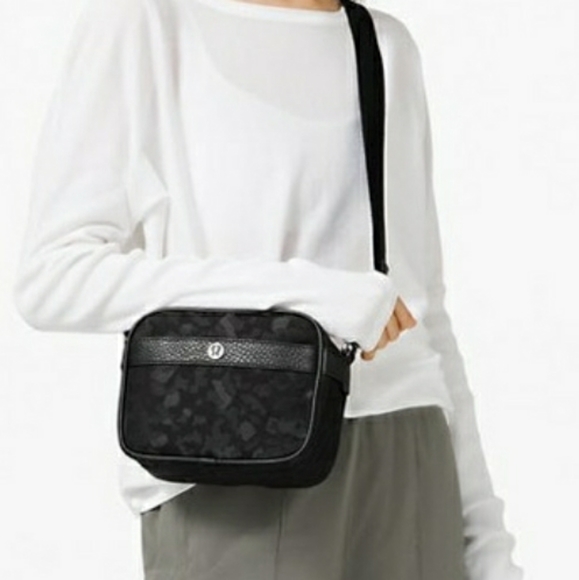 New Lululemon Now And Always Crossbody Mini - Picture 2 of 5